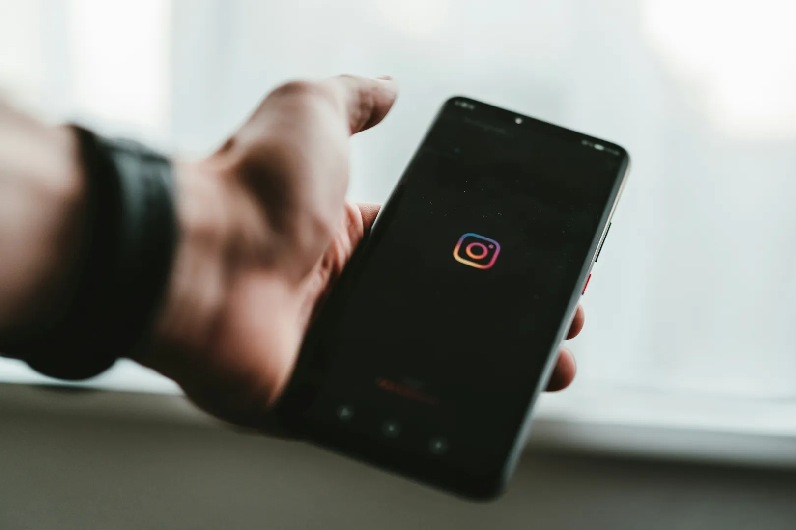 30 Faceless Instagram Account Ideas to Go Viral